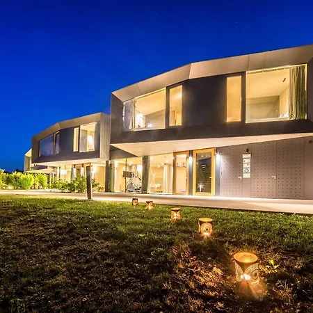 Daire Ortenia In Nature *